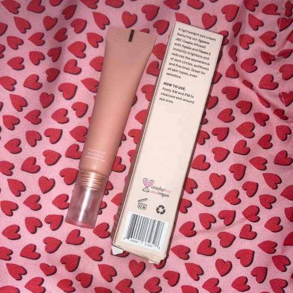 ONÅ NEW YORK
Brightening Eye Cream - Picture 2 of 6